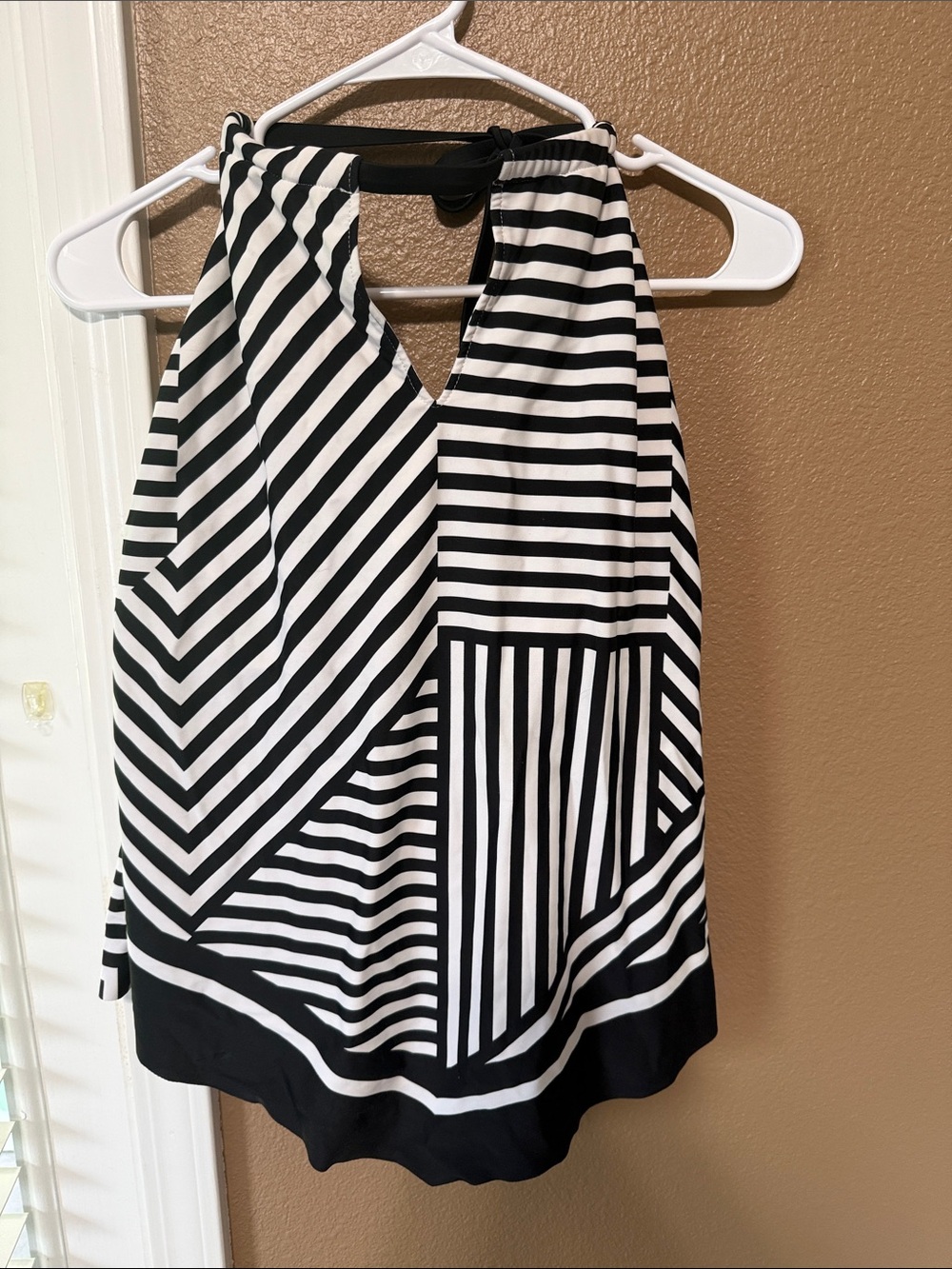 🥳 7/$10!! 🩱 Black & White Striped Halter Women's Swim Top 🩱